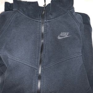 BLACK NIKE TECH FLEECE JACKET